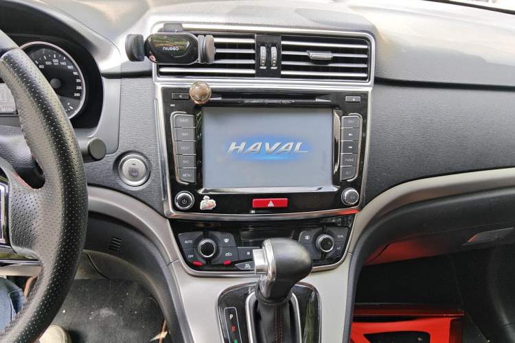 Used Haval H6 2015 Sport Edition 1.5T Automatic Two-Wheel Drive Luxury Model Audio And AC Panel
