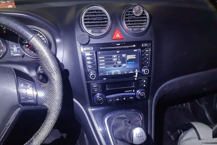 Used Haval H6 2015 Upgraded Model 1.5T Manual Two-Wheel Drive Elite Version Audio And AC Panel