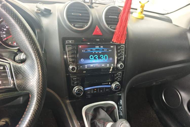 Used Haval H6 2015 Upgraded Model 1.5T Manual Two-Wheel Drive Elite Version Audio And AC Panel