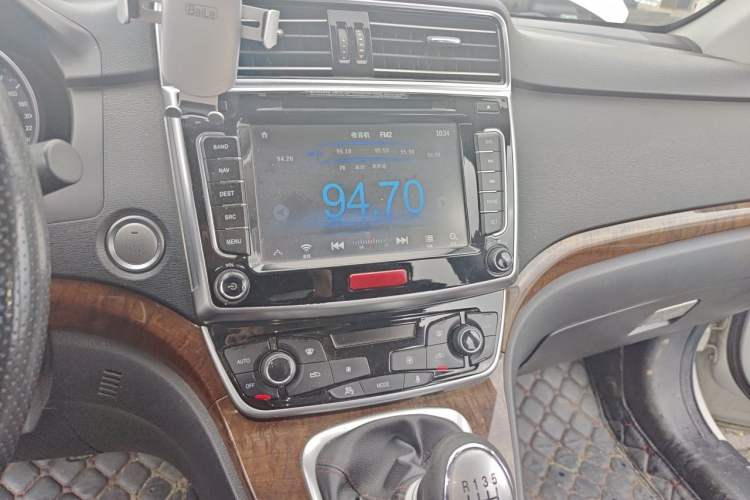 Used Haval H6 2015 Sport Edition 1.5T Manual Two-Wheel Drive Elite Model Audio And AC Panel