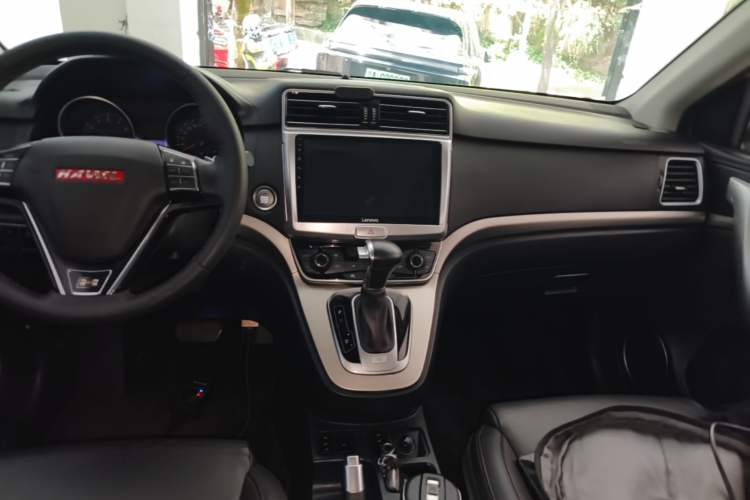 Used Haval H6 2015 Sport Edition 1.5T Automatic Two-Wheel Drive Luxury Model Audio And AC Panel