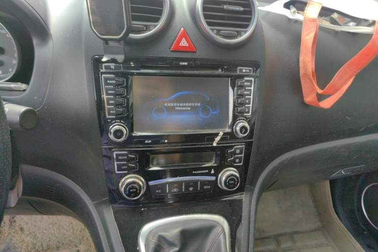 Used Haval H6 2015 Upgraded Model 1.5T Manual Two-Wheel Drive Elite Version Audio And AC Panel