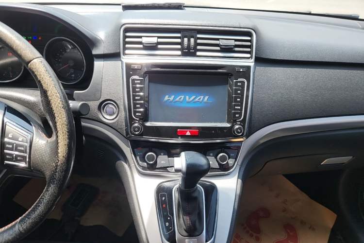 Used Haval H6 2015 Sport Edition 1.5T Automatic Two-Wheel Drive Luxury Model Audio And AC Panel