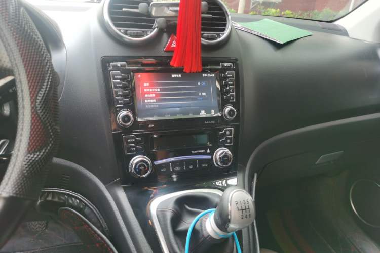 Used Haval H6 2015 Upgraded Model 1.5T Manual Two-Wheel Drive Elite Version Audio And AC Panel