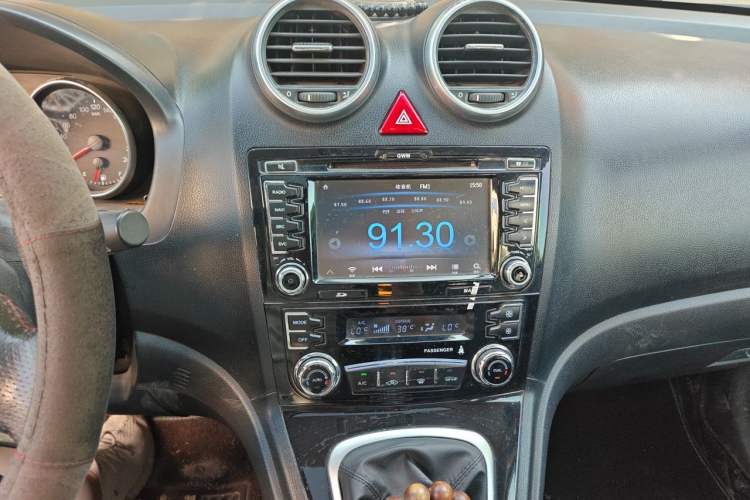 Used Haval H6 2015 Upgraded Model 1.5T Manual Two-Wheel Drive Elite Version Audio And AC Panel