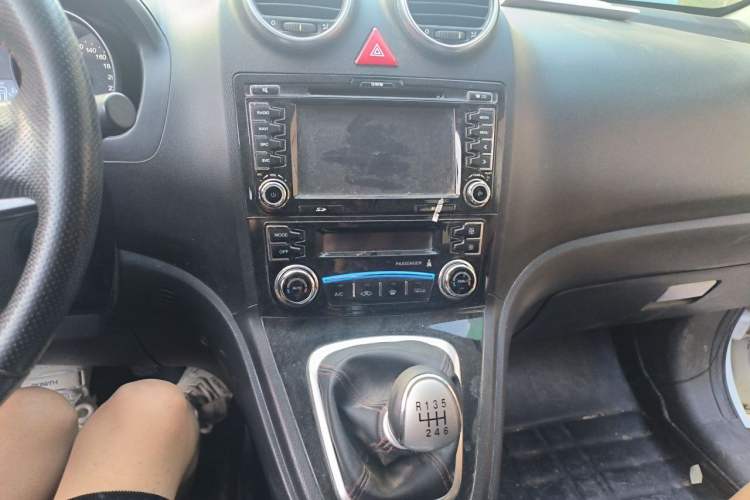 Used Haval H6 2015 Upgraded Model 1.5T Manual Two-Wheel Drive Elite Version Audio And AC Panel