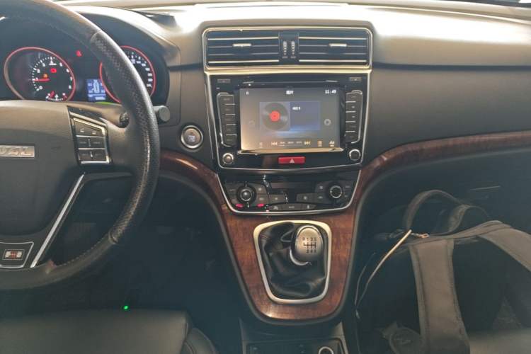 Used Haval H6 2015 Revised Version Sport Edition 1.5T Manual Transmission Two-Wheel Drive Elite Grade Audio And AC Panel