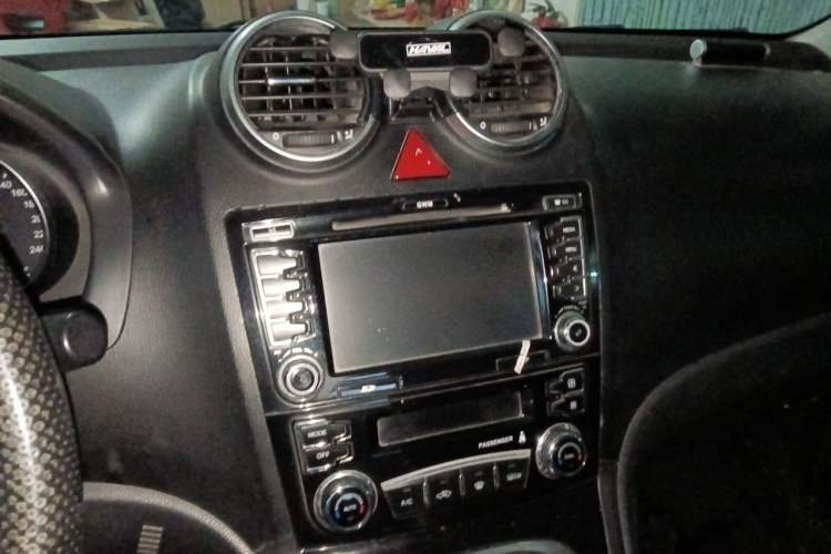 Used Haval H6 2015 Upgraded Model 1.5T Manual Two-Wheel Drive Elite Version Audio And AC Panel