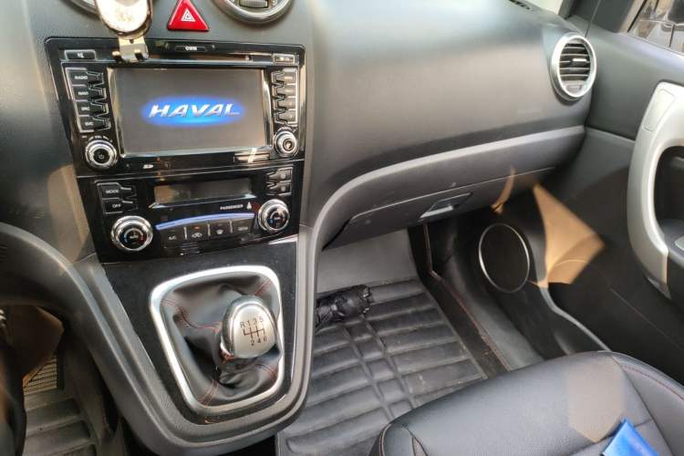 Used Haval H6 2015 Upgraded Model 1.5T Manual Two-Wheel Drive Elite Version Audio And AC Panel