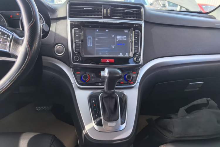 Used Haval H6 2015 Sport Edition 1.5T Automatic Two-Wheel Drive Luxury Model Audio And AC Panel