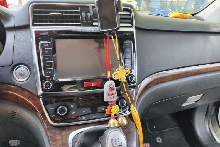 Used Haval H6 2015 Revised Version Sport Edition 1.5T Manual Transmission Two-Wheel Drive Elite Grade Audio And AC Panel