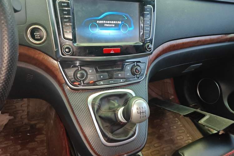 Used Haval H6 2015 Revised Version Sport Edition 1.5T Manual Transmission Two-Wheel Drive Elite Grade Audio And AC Panel
