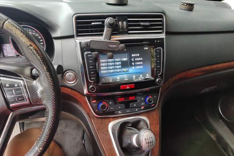 Used Haval H6 2015 Revised Version Sport Edition 1.5T Manual Transmission Two-Wheel Drive Elite Grade Audio And AC Panel
