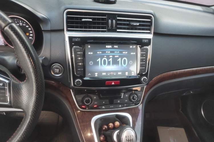 Used Haval H6 2015 Revised Version Sport Edition 1.5T Manual Transmission Two-Wheel Drive Elite Grade Audio And AC Panel