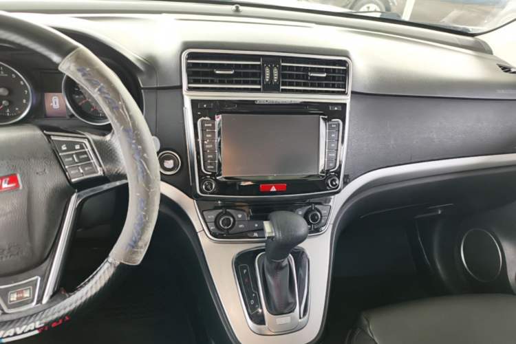 Used Haval H6 2015 Sport Edition 1.5T Automatic Two-Wheel Drive Luxury Model Audio And AC Panel