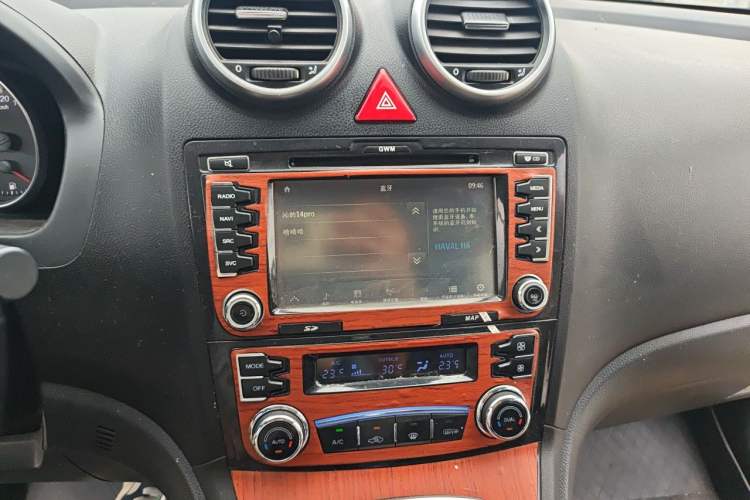 Used Haval H6 2015 Upgraded Model 1.5T Manual Two-Wheel Drive Elite Version Audio And AC Panel