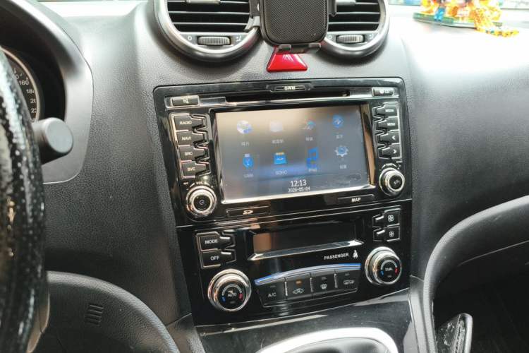Used Haval H6 2015 Upgraded Model 1.5T Manual Two-Wheel Drive Elite Version Audio And AC Panel