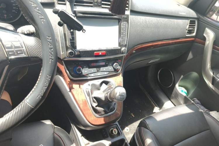Used Haval H6 2015 Revised Version Sport Edition 1.5T Manual Transmission Two-Wheel Drive Elite Grade Audio And AC Panel