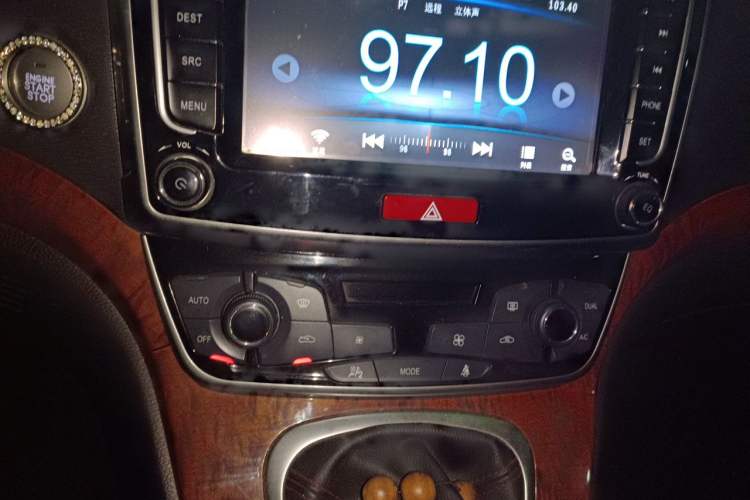 Used Haval H6 2015 Revised Version Sport Edition 1.5T Manual Transmission Two-Wheel Drive Elite Grade Audio And AC Panel