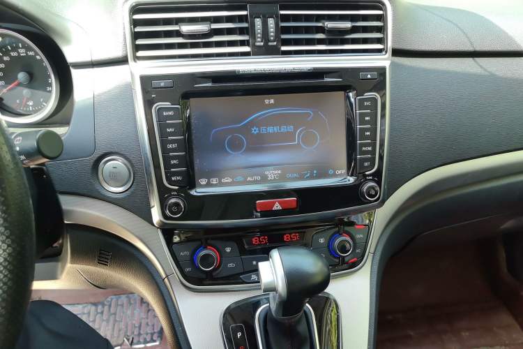 Used Haval H6 2015 Sport Edition 1.5T Automatic Two-Wheel Drive Luxury Model Audio And AC Panel