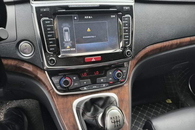 Used Haval H6 2015 Revised Version Sport Edition 1.5T Manual Transmission Two-Wheel Drive Elite Grade Audio And AC Panel