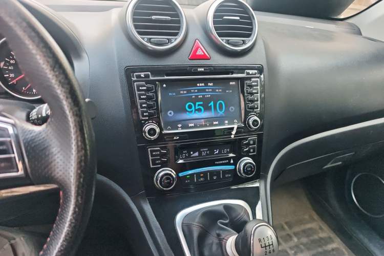 Used Haval H6 2015 Upgraded Model 1.5T Manual Two-Wheel Drive Elite Version Audio And AC Panel