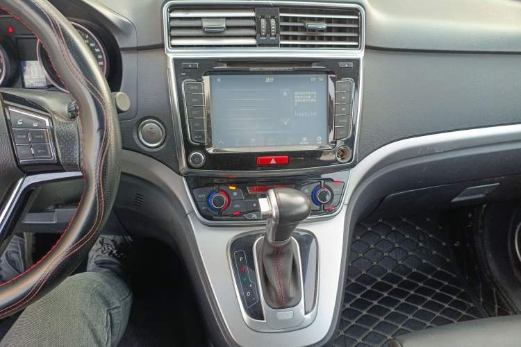 Used Haval H6 2015 Sport Edition 1.5T Automatic Two-Wheel Drive Luxury Model Audio And AC Panel