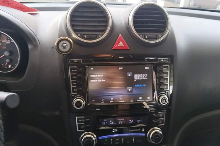 Used Haval H6 2015 Upgraded Model 1.5T Manual Two-Wheel Drive Elite Version Audio And AC Panel