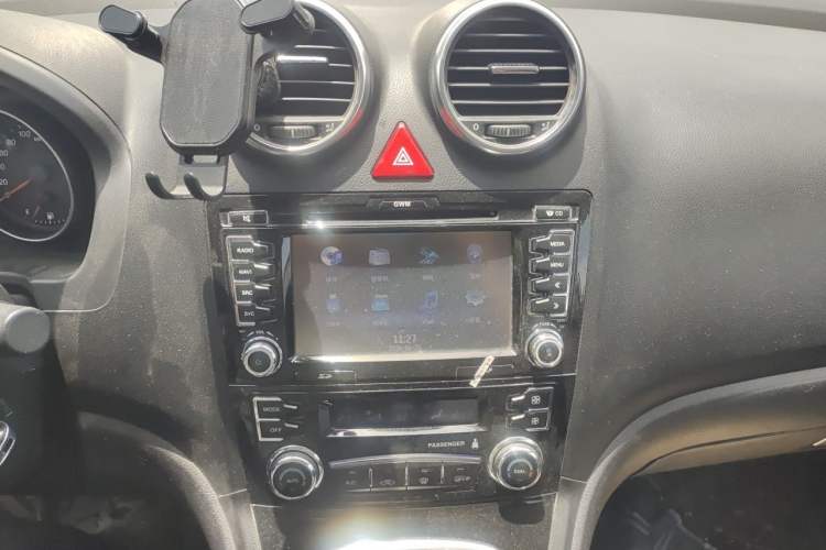 Used Haval H6 2015 Upgraded Model 1.5T Manual Two-Wheel Drive Elite Version Audio And AC Panel