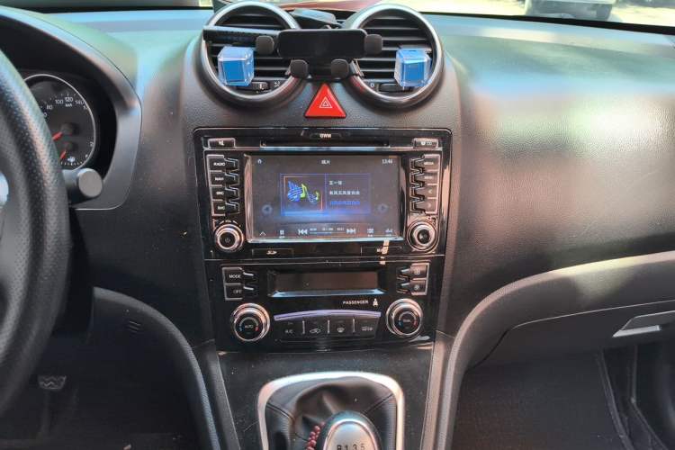 Used Haval H6 2015 Upgraded Model 1.5T Manual Two-Wheel Drive Elite Version Audio And AC Panel