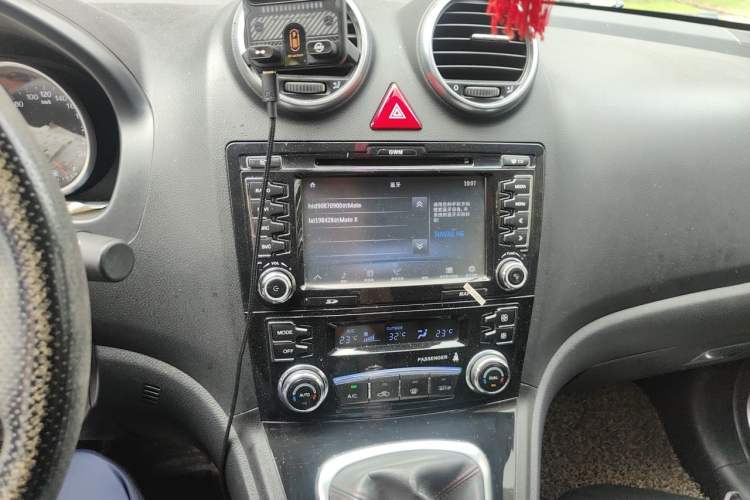 Used Haval H6 2015 Upgraded Model 1.5T Manual Two-Wheel Drive Elite Version Audio And AC Panel