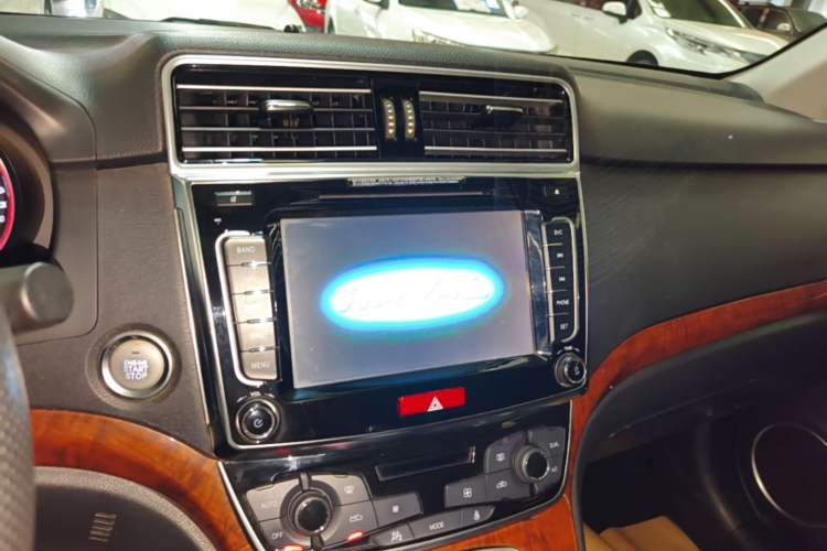 Used Haval H6 2015 Revised Version Sport Edition 1.5T Manual Transmission Two-Wheel Drive Elite Grade Audio And AC Panel