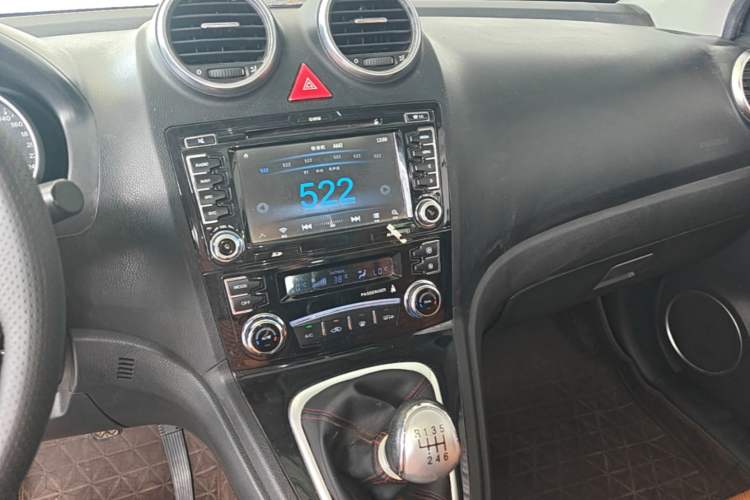 Used Haval H6 2015 Upgraded Model 1.5T Manual Two-Wheel Drive Elite Version Audio And AC Panel