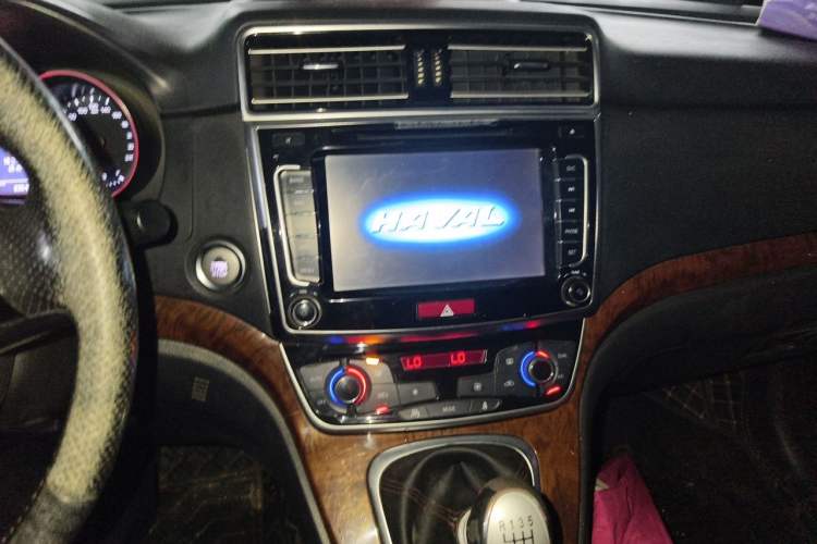 Used Haval H6 2015 Revised Version Sport Edition 1.5T Manual Transmission Two-Wheel Drive Elite Grade Audio And AC Panel