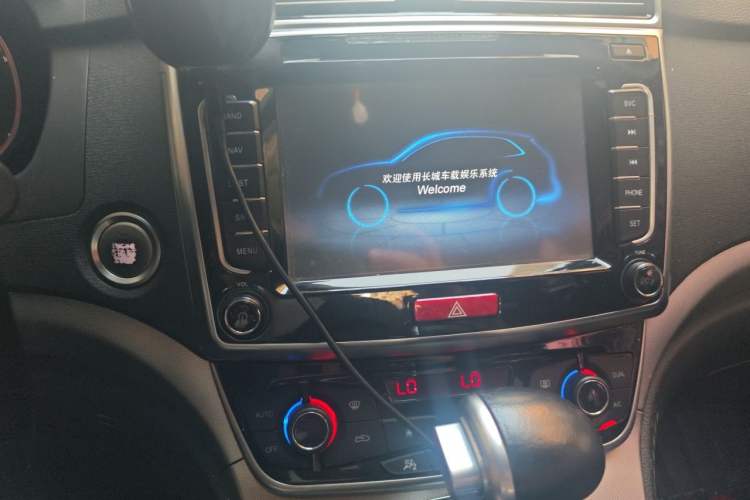 Used Haval H6 2015 Sport Edition 1.5T Automatic Two-Wheel Drive Luxury Model Audio And AC Panel