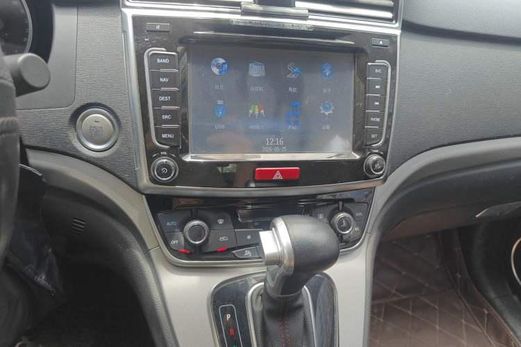 Used Haval H6 2015 Sport Edition 1.5T Automatic Two-Wheel Drive Luxury Model Audio And AC Panel