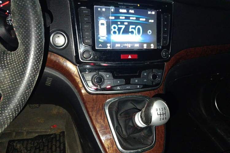 Used Haval H6 2015 Sport Edition 1.5T Manual Two-Wheel Drive Elite Model Audio And AC Panel