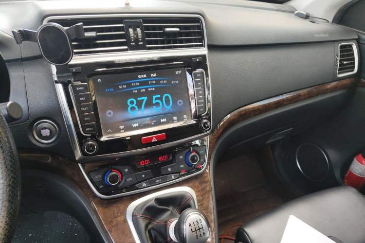 Used Haval H6 2015 Revised Version Sport Edition 1.5T Manual Transmission Two-Wheel Drive Elite Grade Audio And AC Panel