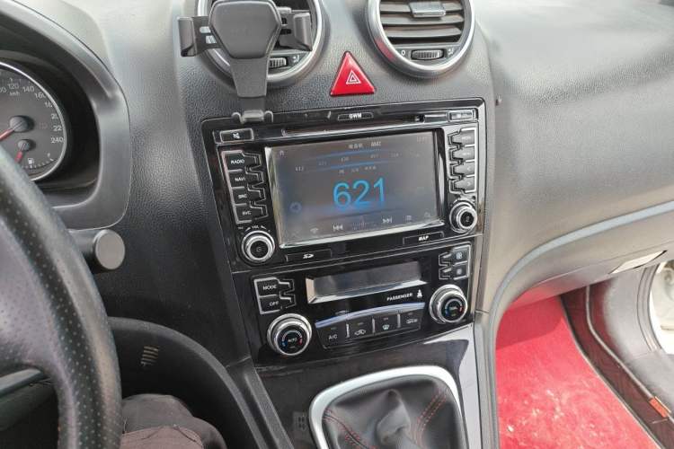 Used Haval H6 2015 Upgraded Model 1.5T Manual Two-Wheel Drive Elite Version Audio And AC Panel