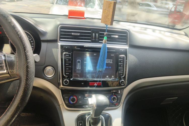 Used Haval H6 2015 Sport Edition 1.5T Automatic Two-Wheel Drive Luxury Model Audio And AC Panel
