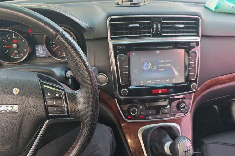 Used Haval H6 2015 Revised Version Sport Edition 1.5T Manual Transmission Two-Wheel Drive Elite Grade Audio And AC Panel