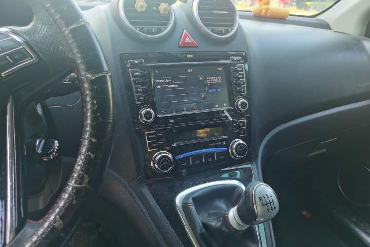 Used Haval H6 2015 Upgraded Model 1.5T Manual Two-Wheel Drive Elite Version Audio And AC Panel