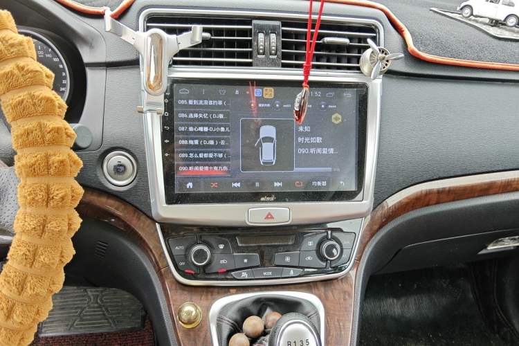 Used Haval H6 2015 Sport Edition 1.5T Manual Two-Wheel Drive Elite Model Audio And AC Panel