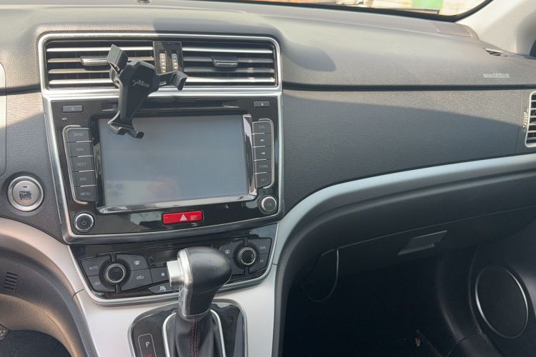 Used Haval H6 2015 Sport Edition 1.5T Automatic Two-Wheel Drive Luxury Model Audio And AC Panel