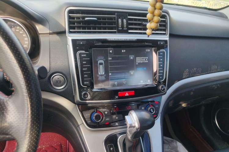 Used Haval H6 2015 Sport Edition 1.5T Automatic Two-Wheel Drive Luxury Model Audio And AC Panel