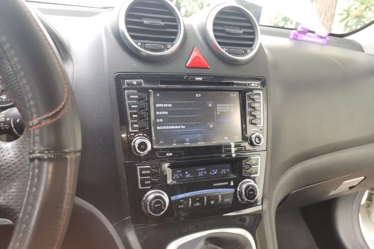 Used Haval H6 2015 Upgraded Model 1.5T Manual Two-Wheel Drive Elite Version Audio And AC Panel