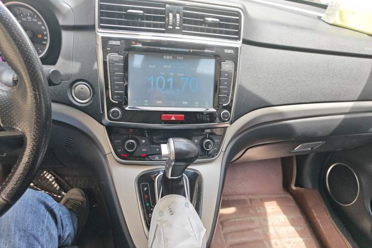 Used Haval H6 2015 Sport Edition 1.5T Automatic Two-Wheel Drive Luxury Model Audio And AC Panel