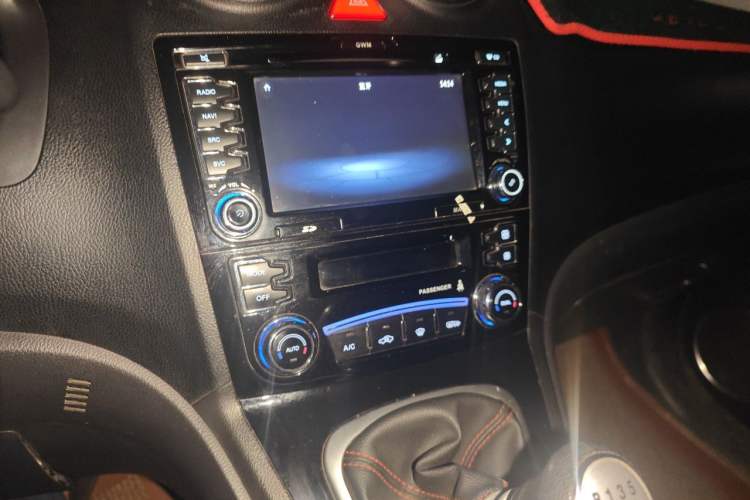 Used Haval H6 2015 Upgraded Model 1.5T Manual Two-Wheel Drive Elite Version Audio And AC Panel