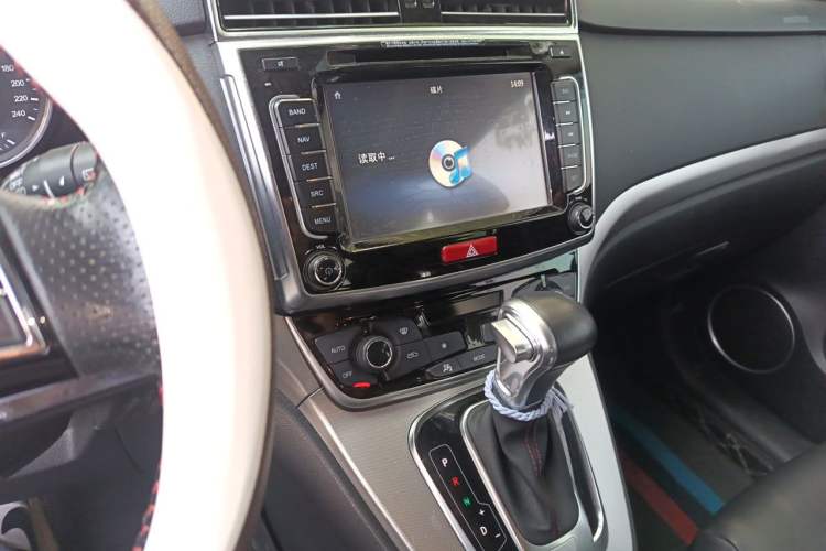 Used Haval H6 2015 Sport Edition 1.5T Automatic Two-Wheel Drive Luxury Model Audio And AC Panel