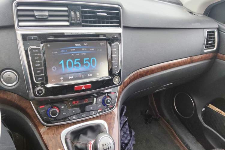 Used Haval H6 2015 Revised Version Sport Edition 1.5T Manual Transmission Two-Wheel Drive Elite Grade Audio And AC Panel